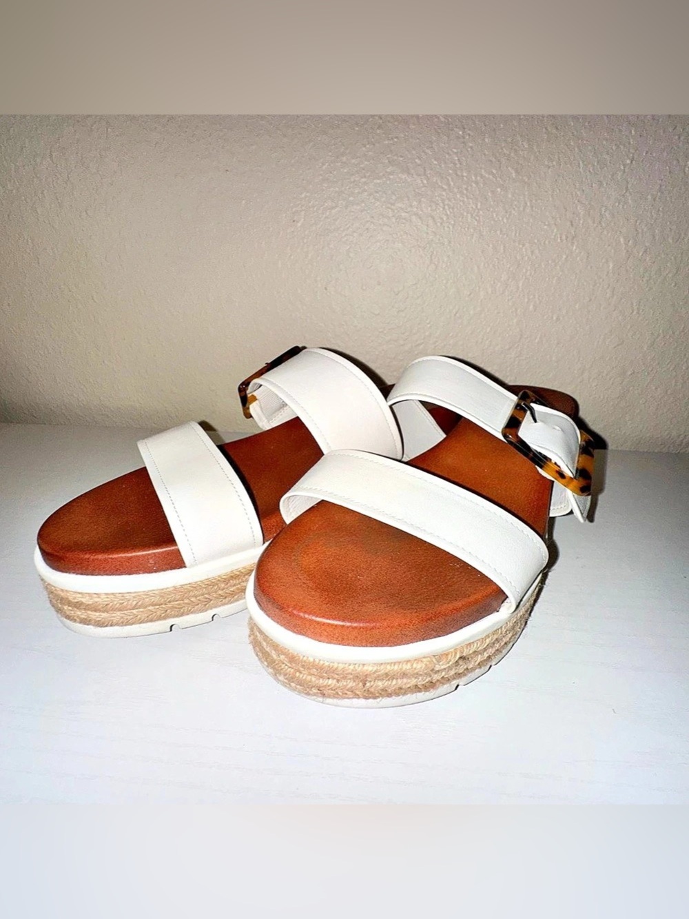 Like New 9.5 MIA Super Cushy Platform Espadrille Sandals in White & Brown EUC